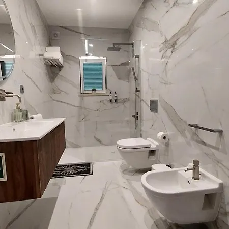 Deluxe Two-bedroom In Fatima